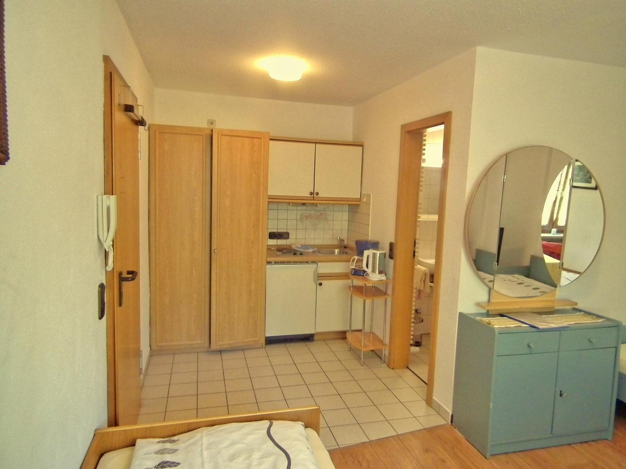 Gaestehaus Zur Faerbe Apartments Оберстдорф Номер фото